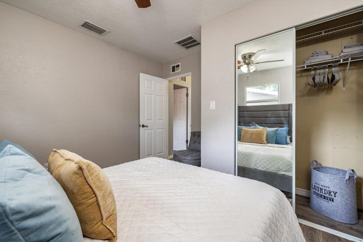 Monthly Rental~ Comfy Beds~ Great For Remote Work Clearwater Exterior photo